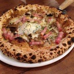 ピソラ - ★ﾍﾞｰｺﾝとｷﾉｺ、温泉卵のﾎﾟﾙﾁｰﾆｸﾘｰﾑﾋﾟｯﾂｧ ﾄﾘｭﾌの香り（期間限定/2014秋）