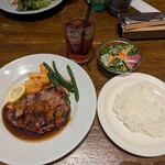 アイビアー ル サン パーム - 名水もち豚のロースト グレイビージンジャーソース(オーガニックアイスティー)。