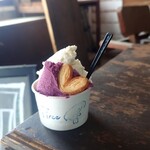 ジェラート&アイスクリーム fruits tree - 料理写真:あの、入り口の家具の埃は取ろうよ(白目)