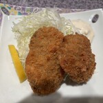 鮨・和食処さすよ亭 - 後着丼の図　上がアジフライ、下が金目鯛