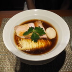 麺庵 いぶし - 味玉地鶏の醤油らーめん 1250円