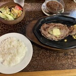 ステーキハウス リベラ - ハーフポンドステーキ＆ライスにサラダを付けて@3,500円