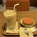 上島珈琲店 - 料理写真:塩マドレーヌ&リッチミルク紅茶(和三蜜・ICED)