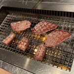 上等焼肉 ひらく - 上牛タン→ 歯ごたえと旨みの黄金バランス