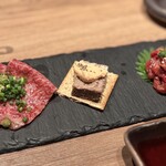 322160699 - 左から、肉刺し　コンビーフ　ユッケ