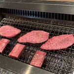 上等焼肉 ひらく - うわみすじ→ サシが美しく、とろける食感でリッチな味わい。