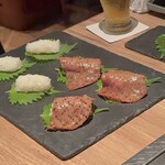 上等焼肉 ひらく - 大葉と一緒に