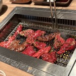 上等焼肉 ひらく - 豪快に焼いて白米に乗せて…✨