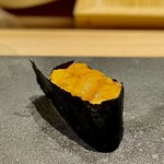 龍寿し - バフンウニ(浜中産養殖)3年間昆布だけで育てた貴重な養殖雲丹。クリーミーで濃厚な甘みは一切の臭みなしで虜になる美味しさ♬.*ﾟ