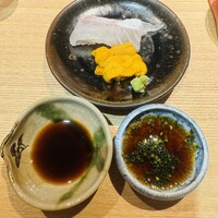 割鮮 入たに - タイ、愛媛の赤ウニ