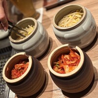 上等焼肉 ひらく - おかわりOKキムチとナムル