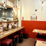 中華マオ - 店舗内観（最大9人の小さなお店です）