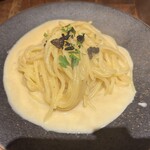 ビストロ カリテプリ - 黒トリュフとウニの濃厚クリームソースパスタ