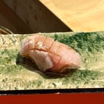 一石三鳥 - 旬魚の握り　大口笛鯛