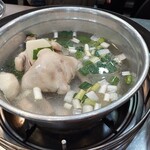 진옥화 할매 원조 닭한마리 - 何人前？　鶏、ジャガイモ、ネギのみ