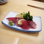 寿し きぬがさ - すじがつおは身が柔らかくて脂のノリも良く優しい味わいです(o^^o)