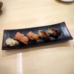 寿し きぬがさ - 赤貝とで鳥貝のにぎりです(o^^o)