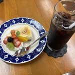 萬栄 cafe F - 焼きレアチーズケーキ、アイスコーヒー
