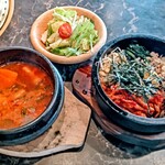 カルビ一丁 - 石焼ビビンバとスンドゥブチゲのセット(1,298円)。