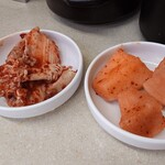 ヨンドンソルロンタン - キムチは食べ放題　大きいので備え付けのハサミでチョキチョキする(笑)