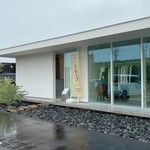 ヨハコキッチン - 左側にお店入口