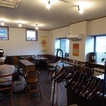 バダローネ - 店内の様子