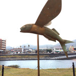 Miharashitei - トビウオの像