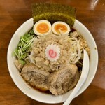 ヤマネコ軒 - 黒醤油特製豚そば並＋オロチ麺＋野菜マシ＋アブラ＋ニンニク