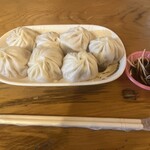 梁山泊小籠湯包 - 皮はしっかり、一つ一つがずっしりな小籠包♪