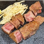322195850 - 黒毛和牛ステーキ100グラム