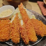 とんかつ 神楽坂 さくら - 左から ロースカツ イカフライ 海老フライ メンチコロッケ