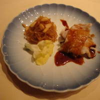 メゾン・ド・ユーロン - 冷前菜　クラゲの松の実和え（醤油味）　国産ハーブ豚と蕗の甘辛ソース 