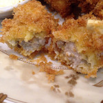 レストラン三澤亭 - ジューシーな中身。激ウマ。