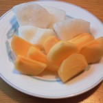 源松食堂 - フルーツは柿と梨（素材は地場産にこだわっている！！！）