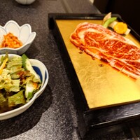 やきにく亭 六歌仙 新宿西口 小滝橋通り店 - サラダとキムチ付き