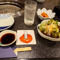 やきにく亭 六歌仙 新宿西口 小滝橋通り店 - 昔はこれにナムル、鶏肉、女性はアイスキャンディがいただけました。