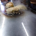 元祖八昌 - 1〜２分位茹でた麺を鉄板へ。