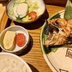 魚と魚 - (長崎)かさごの炭火焼定食 の、サラダ・小鉢