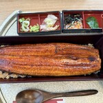 うなぎ屋 江戸名代亜門 上尾店 - ひつまぶし風うな重（一本鰻）  ¥3,800