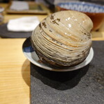 すし 中靜 - こんなに大きいものとは思いませんでした。貝殻をなんか使いたいな、貝合わせ？小鍋たて？刺身皿？