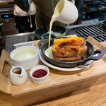 Standard Bread - 店員さんがかけてくれます