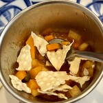 ベンディカ - 最後にパパドを付け合わせに投入して楽しむ