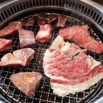 和牛放題の殿堂 宇田川町 肉屋横丁 - 
