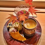 一宇 - 八寸：シャコの茶碗蒸し、細もずく、ぶどうのゴルゴンゾーラ