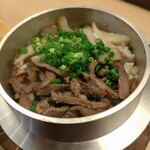 牛たん日和 - ｢牛たんの釜飯｣はこんな感じでした♪ゴボウが牛たんと素晴らしいマッチングでした！！しゃぶしゃぶの鍋ツユを残しておいて釜飯2杯目はお茶漬け風にしていただきました。