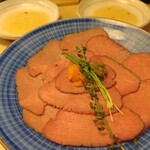 牛たん日和 - ｢花たんてっさ｣です。低温調理した牛たんのスライスを塩ポン酢でサッパリといただきました♪