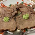 牛たん日和 - ｢茹で牛たん｣です。和だしで炊かれた｢牛たん｣がむっちゃ柔らかくて、味もしゅんでて最幸でした。生わさびが最幸に合っていましたね。