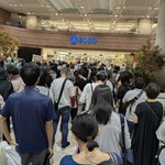 ありあけ そごう横浜店 - 開店を待つ人々  社長さんのご挨拶も、ありました✨