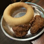 タカリ バンチャ ガル - ヨダレを垂らしながらジロジロ見ていた我々にもセルロティとフライドチキンがお裾分けされましたw