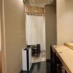 鮨なか乃 - 向こうは個室